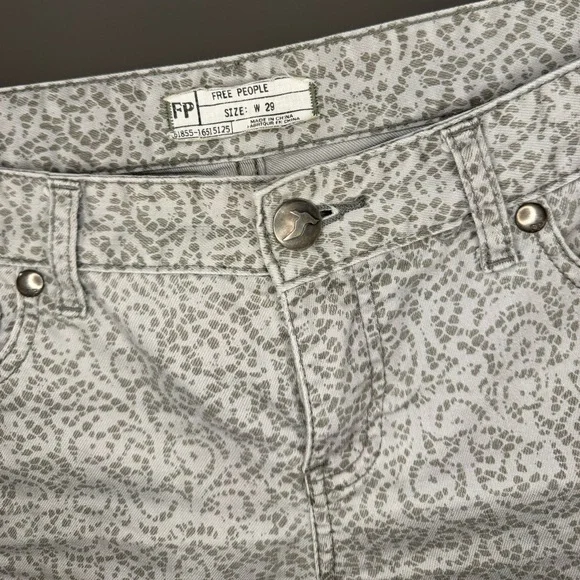 Free People Denim Gray Lace Print Skinny Zipper Ankle Jeans Size 29 FAIR - Picture 7 of 14